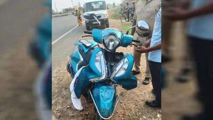 বলরামপুর: বড় উরমা গ্রামের অদূরে স্কুটি এবং অজ্ঞাত পরিচয় চারচাকা গাড়ির সংঘর্ষে জখম স্কুটি আরোহী যুবক