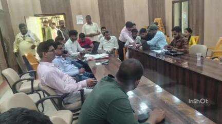 नौतनवा: रतनपुर ब्लाक सभागार में मुख्यमंत्री युवा उद्यमी योजना के तहत युवाओं ने किया रजिस्ट्रेशन