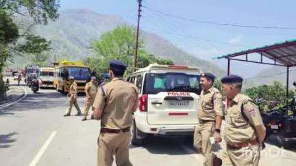 विकासनगर: एसएसपी दून के निर्देश पर पुलिस अधीक्षक विकासनगर ने यात्रा मार्ग का किया निरीक्षण, पुलिस व्यवस्थाओं का लिया जायजा