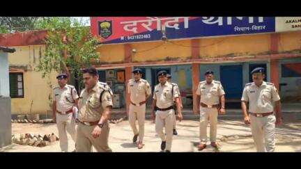 महराजगंज: दरौंदा थाने का पुलिस अधीक्षक ने किया निरीक्षण
