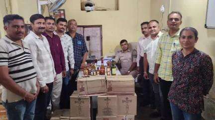 જૂનાગઢ: પંચેશ્વર વિસ્તારમાં બુટલેગરના રહેણાંક મકાનમાંથી 2.52લાખનો દારૂનો જથ્થો ઝડપાયો