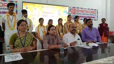 मिर्ज़ापुर: सेमफोर्ड स्कूल बसही में 12वीं के सत्यम पटेल और 10वीं की दिव्यश्री सिंह समेत अन्य टॉपरों को किया गया सम्मानित