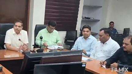 मुरैना नगर: जनसुनवाई में अनुपस्थित रहने पर कलेक्टर ने एएसएलआर को बैठक में निलंबित किया