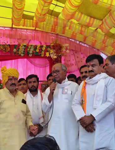 सुठालिया: टोडी गांव में धार्मिक आयोजन में पूर्व सीएम व राज्यसभा सांसद दिग्विजय सिंह शामिल हुए