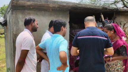 মানবাজার ২: বারি-জাগদা অঞ্চলের পেচাড়া গ্রামে বাড়িহীন শবর পরিবার,খবর পেয়ে পৌঁছালেন বিডিও ও সভাপতি #jansamasya