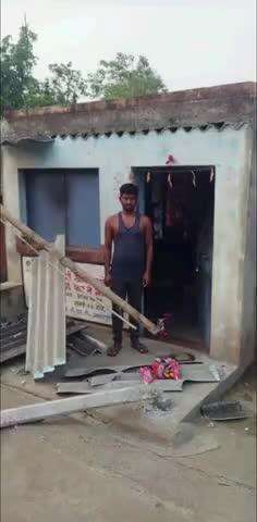 पटमदा: पटमदा में जंगली हाथी का उत्पात, दुकान और स्कूल को बनाया निशाना