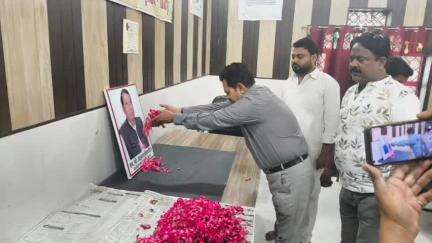 महमूदाबाद: नगर पालिका परिषद के अध्यक्ष मोहम्मद अहमद के निधन के बाद नगर पालिका सभागार में श्रद्धांजलि सभा का हुआ आयोजन