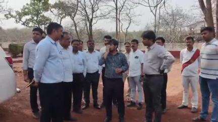 नौगढ़: राजदरी में गंदगी देखकर जिलाधिकारी हुए नाराज, दिया साफ-सफाई का निर्देश