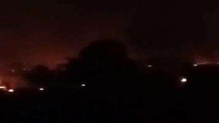 माधौगढ़: भगवानपुरा गांव के पास अज्ञात कारणों से पराली में लगी भीषण आग, दमकल विभाग आग पर काबू पाने का कर रहा प्रयास
