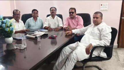 सिवान: बीजेपी के नवनियुक्त मीडिया प्रभारी ने नए परिषदन में पत्रकारों का सम्मान किया और भोज का आयोजन किया