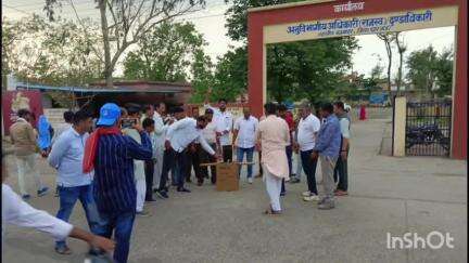बदनावर: कांग्रेस ने बुधवार को विजय शाह का पुतला फूंका, काली मिर्च से किया पोतकर