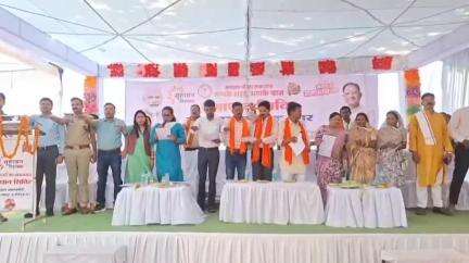 बांधाबाजार में आयोजित सुशासन तिहार 2025 के अंतर्गत प्लास्टिक मुक्त भारत बनाने का लिया गया संकल्प