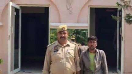 पलिया: भीरा कोतवाली पुलिस ने चोरी के मामले में एक वारंटी अभियुक्त को बेलवा मलुकापुर गांव से किया गिरफ्तार