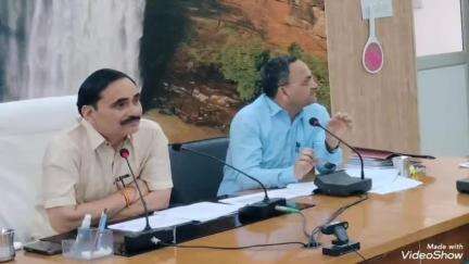 मिर्ज़ापुर: मंडलायुक्त ने IGRS पोर्टल पर प्राप्त शिकायतों के निस्तारण के संबंध में की समीक्षा