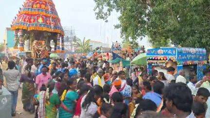 கள்ளக்குறிச்சி: ரங்கநாதபுரம் கிராமத்தில் இளைஞர்களின் உற்சாக நடனத்துடன் நடைபெற்ற ஸ்ரீ முத்துமாரியம்மன் திருக்கோயில் தேரோட்டம்