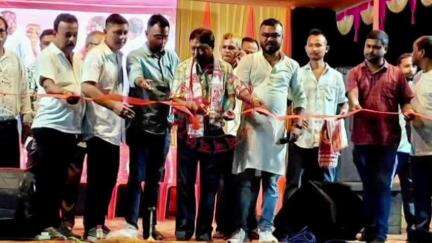 বঙাইগাঁও ভাগ: বৰপাৰা বাছষ্টেণ্ডত অনুষ্ঠিত হোৱা বিহুৰ সাংস্কৃতিক সন্ধিয়াৰ মঞ্চ মুকলি কৰে বঙাইগাঁও পৌৰসভাৰ পৌৰপতি সুবোধ চন্দ্ৰ দাসে