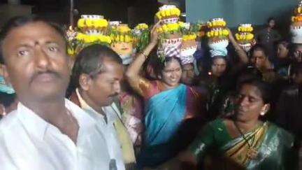 మెదక్: చల్మెడ గ్రామంలో మహంకాళమ్మ ఆలయ మొదటి వార్షికోత్సవం వేడుకలకు హాజరైన మెదక్ మాజీ ఎమ్మెల్యే పద్మాదేవేందర్ రెడ్డి