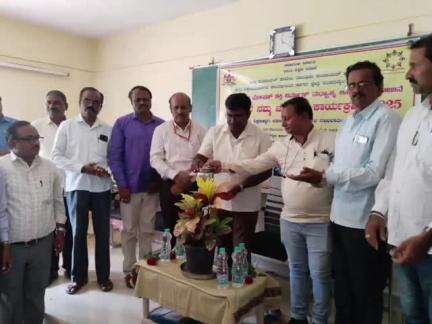 ಹಾನಗಲ್: ಪಟ್ಟಣದಲ್ಲಿ 'ನನ್ನ ಶಾಲೆ ನನ್ನ ಜವಾಬ್ದಾರಿ' ಕಾರ್ಯಕ್ರಮಕ್ಕೆ ಬಿಇಓ ಸಾಲಿಮಠ ಚಾಲನೆ