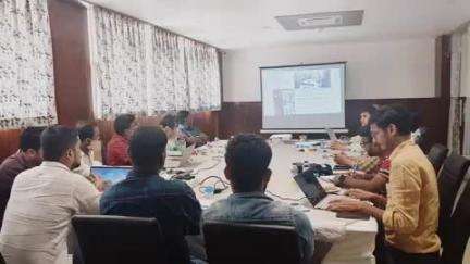 मुशहरी: होटल ग्रैंड माधव पैलेस में जीविका अधिकारियों की बैठक आयोजित