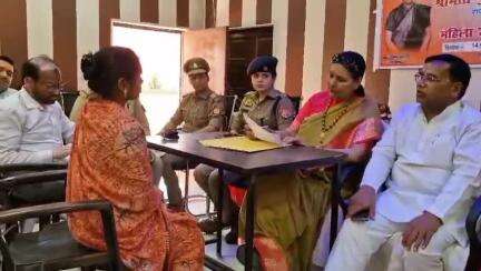 तिर्वा: उमर्दा ब्लाक सभागार में राज्य महिला आयोग की सदस्य ने महिलाओं की समस्याएं सुनीं
