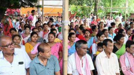 সৰুপথাৰ: কৰদৈগুৰিত এখন ৰাজহুৱা সভাত উপস্থিত হৈ অঞ্চলটোৰ অভাৱ অভিযোগত বুজ বিধায়ক বিশ্বজিৎ ফুকনৰ