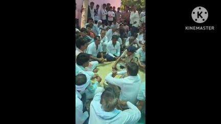 रामगढ़ पचवारा: अमराबाद के सरकारी स्कूल में कार्यरत शिक्षक ने युवती का किया अपहरण, लोगों ने कार्रवाई की मांग को लेकर दिया धरना