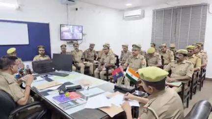 घाटमपुर: बिधनू में डीसीपी साउथ ने उपनिरीक्षकों के साथ की बैठक