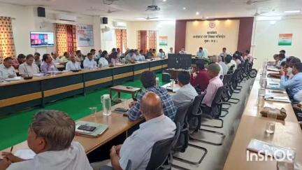 गुना: कलेक्टर ने जिला कार्यालय में समय सीमा बैठक ली, आपदा प्रबंधन पर दिया ज़ोर