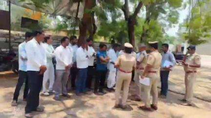 ಚಿಂಚೋಳಿ: ಪಟ್ಟಣದಲ್ಲಿ ರೌಡಿ ಪರೇಡ್: ಶಟಂತಿ ಸುವ್ಯವಸ್ಥೆ ಕಾಪಾಡಲು ರೌಡಶೀಟರ್‌ಗಳಿಗೆ ಖಡಕ್ ಎಚ್ಚರಿಕೆ ನೀಡಿದ ಡಿವೈಎಸ್ಪಿ