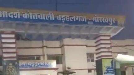 गोला: बड़हलगंज थाना क्षेत्र के एक गांव की महिला ने बेटी को बहला-फुसलाकर भगा ले जाने का लगाया आरोप, मां की तहरीर पर केस दर्ज