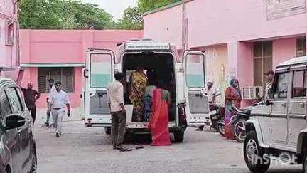 पारा गांव की रहने वाली युवती ने किया आत्महत्या का प्रयास, जिला अस्पताल से लखनऊ किया गया रेफर