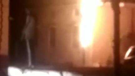 दतिया नगर: होलीपुरा नंबर 4 स्कूल के पास विद्युत खंभे की डीपी में लगी आग, वीडियो हुआ वायरल