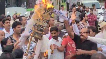 मन्दसौर 👉 कांग्रेस ने मंत्री विजय शाह का पुतला फूंका:महिला आयोग ने बयान को बताया अपमानजनक; #ब्रेकिंग #कांग्रेस #न्यूज
