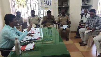 திருப்பத்தூர்: தாலுகா அலுவலகத்தில் கொடிகம்பங்களை வரும் ஞாயிற்று கிழமைக்குள் அகற்ற வட்டாட்சியர் உத்தரவு