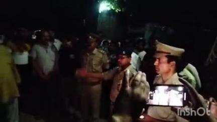 जसराना: गांव पाढ़म में सुरक्षा व्यवस्था को लेकर पुलिस ने ग्राम सुरक्षा समिति के साथ मिलकर लोगों को किया जागरूक