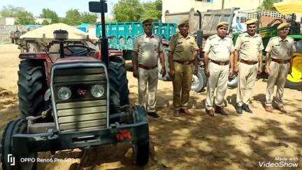 जालौर: कोतवाली पुलिस ने अवैध बजरी से भरे तीन ट्रैक्टर ट्रॉली और एक लोडर को किया ज़ब्त