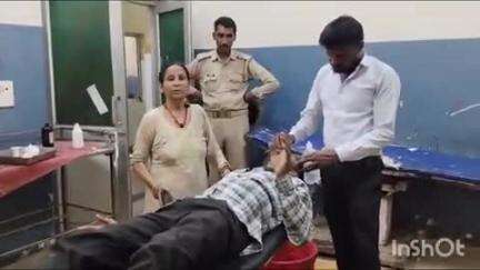 बांदा: सेढ़ू तलैया अलीगंज मोहल्ले में मामूली झगड़े पर 4 लोगों ने मां और बेटे को मारपीट कर किया घायल, पुलिस ने कराया मेडिकल