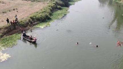 बस्ती: मोहटा पुल से मोबाइल पर बात करते समय एक युवती ने अचानक कुआनो नदी में लगाई छलांग