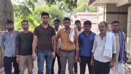 बदायूं: पत्नी को ससुराल छोड़कर अपने गांव जा रहे बाइक सवार युवक को अज्ञात वाहन ने पस्तौर गांव के निकट टक्कर मारी, युवक की हुई