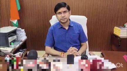 संभल: डीएम ने अपने कार्यालय पर जानकारी देते हुए कहा कि ग्राम प्रधान द्वारा हुए फर्जी वाड़ा घोटाले की जांच की जाए