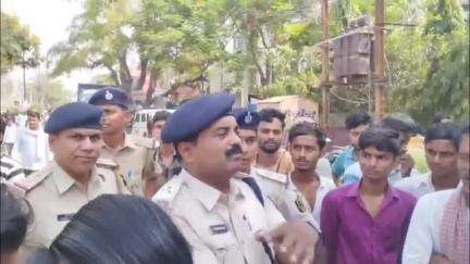 जमुई: पंचमंदिर के पास हाइवा के कुचलने से साइकिल सवार प्राइवेट शिक्षक की मौत, आक्रोशित लोगों ने किया सड़क जाम
