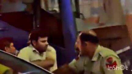 पलवल: आगरा चौक पर नशे में दो युवकों ने हुड़दंग मचाया, पुलिस मौके पर पहुंची