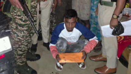তেজপুৰ: ভোজখোৱা চাপৰিত ইনামুল হকৰ ঘৰত অভিযান চলাই সন্দেহজনক হিৰইন সহিতে  দুজনক আটক তেজপুৰ সদৰ আৰক্ষীৰ