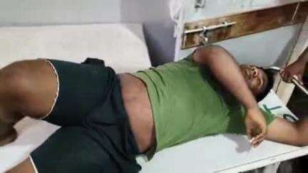 గుంతకల్లు: గుత్తి పట్టణంలోని కర్నూలు రోడ్డులో రెండు బైకులు ఎదురెదుగా ఢీ, ఇద్దరికి గాయాలు, ఆసుపత్రికి తరలింపు