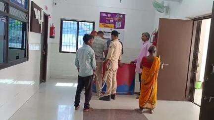 नोखा: परसन टोला से पुलिस ने शराब के पुराने मामले में एक व्यक्ति को गिरफ्तार कर जेल भेजा