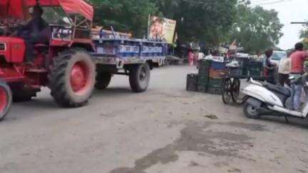 रायपुर: रायपुर में ट्रैक्टर की टक्कर से बाइक सवार पिता-पुत्र हुए गंभीर घायल, घायल पिता की हुई मौत
