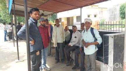 मैनपुरी: भोगांव क्षेत्र में सड़क हादसे में बाइक सवार युवक की हुई मौत, पुलिस ने कराया शव का पोस्टमार्टम
