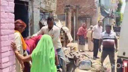बिंदकी: जहानाबाद कस्बे के मोहल्ला औरंगाबाद में प्रेशर कुकर फटने से वृद्ध महिला गंभीर रूप से घायल