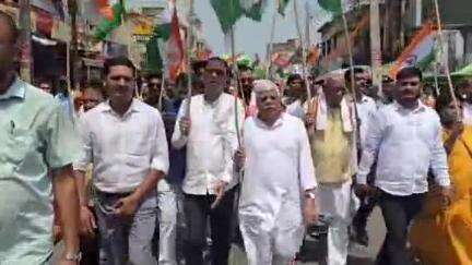 मेदिनीनगर (डालटनगंज): ऑपरेशन सिंदूर की सफलता पर पलामू के नागरिक मंच ने मेदिनीनगर में तिरंगा यात्रा निकाली, सांसद-विधायक शामिल हुए