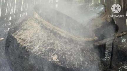 দেৰগাঁও: দেৰগাওঁত আবকাৰী বিভাগৰ বিভিন্ন স্থানত অভিযান চলাই দহ হাজাৰ লিটাৰকৈ অধিক অবৈধ ভাবে তৈয়াৰ কৰা চুলাই মদ জব্দ